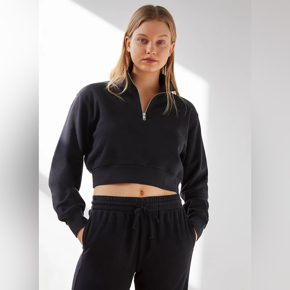 Aritizia TNA Warm-Up Crop Sweater in Black Size L